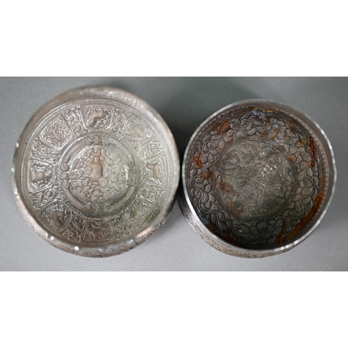 48 - An Indian low-grade silver cylindrical box and cover, embossed and chased with animals and foliage, ... 