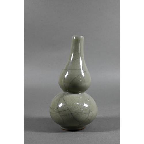 495 - A Chinese Ge ware style double gourd vase, the pale grey glaze with networks of darker grey crackles... 