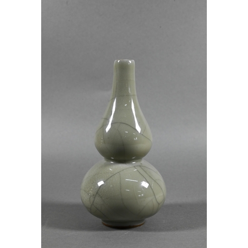 495 - A Chinese Ge ware style double gourd vase, the pale grey glaze with networks of darker grey crackles... 