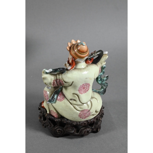 518 - A mixed box of Asian ceramics and collectables including a pair of 18th century Chinese famille rose... 