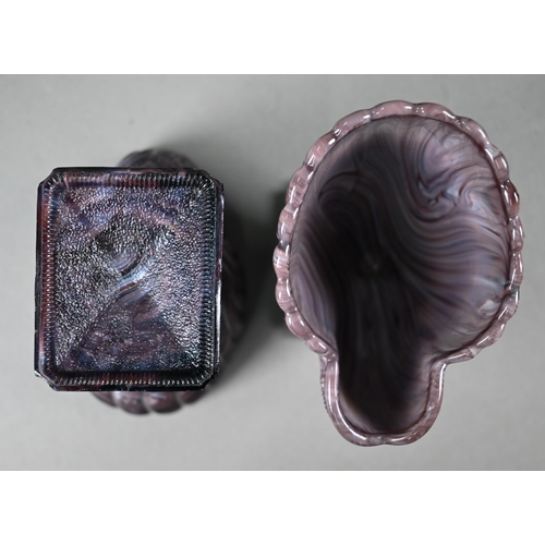 539 - A matched pair of 19th century unmarked slag glass shell vases on rectangular bases, 10 cm high to/w... 