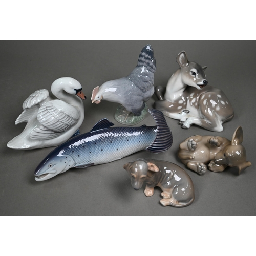 559 - A Royal Copenhagen 502 Salmon, 1024 Chicken, 359 Swan, 2609 Fawn, 3140 Dachshund and 1238/1408 Rolli... 