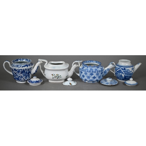 597 - A matched set of ten Worcester 'Flight & Barr' period tea cups and saucers with writhen reeding ... 