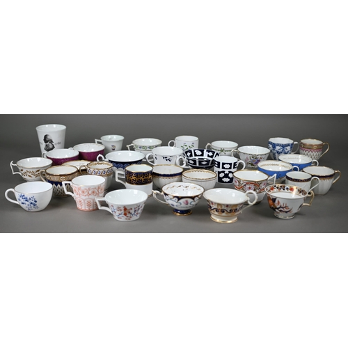 598 - A collection of thirty-two Georgian-Elizabeth II Derby and Crown Derby cups