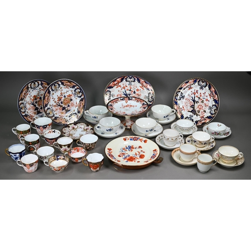 611 - A box of 19th century and later Derby Royal Crown Derby wares, including Imari wares (box)