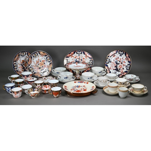 611 - A box of 19th century and later Derby Royal Crown Derby wares, including Imari wares (box)