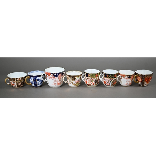 611 - A box of 19th century and later Derby Royal Crown Derby wares, including Imari wares (box)