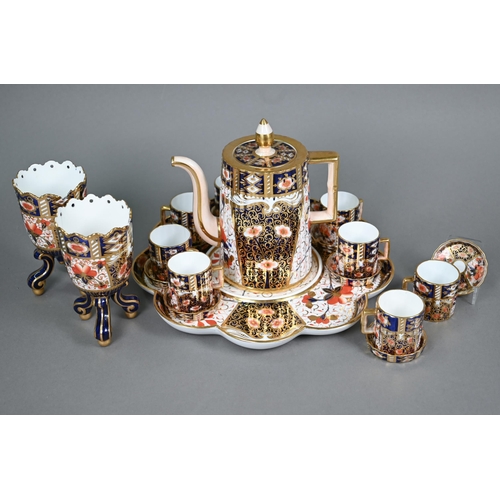 612 - A Victorian Davenport Imari pattern coffee pot and nine coffee cans and saucers on a fitted tray to/... 