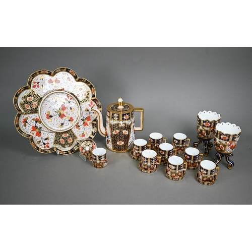 612 - A Victorian Davenport Imari pattern coffee pot and nine coffee cans and saucers on a fitted tray to/... 