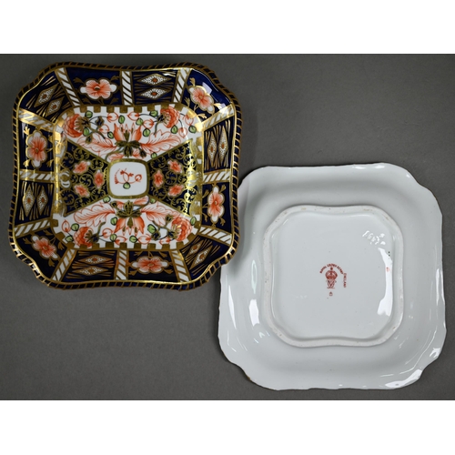 616 - A Victorian Royal Crown Derby Imari pattern elliptical trinket box and cover 1896, 10 cm wide, to/w ... 