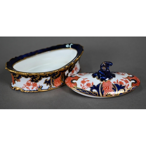 616 - A Victorian Royal Crown Derby Imari pattern elliptical trinket box and cover 1896, 10 cm wide, to/w ... 