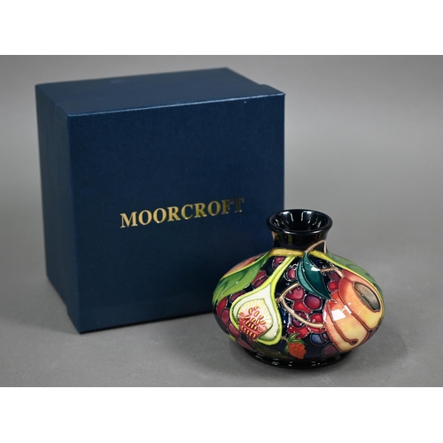 634 - A box Moorcroft 'Queen's Choice' squat vase, 2000 10 cm high x 13 cm diam