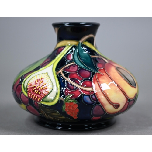 634 - A box Moorcroft 'Queen's Choice' squat vase, 2000 10 cm high x 13 cm diam