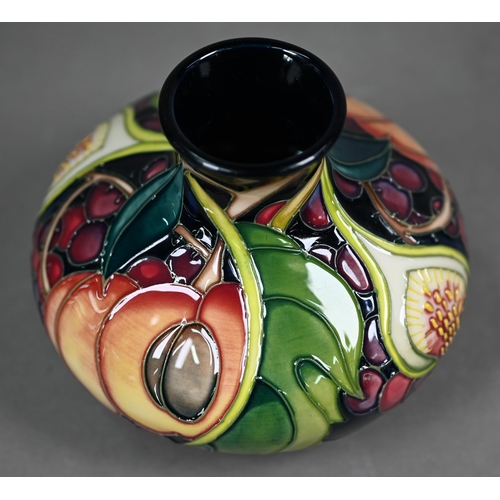 634 - A box Moorcroft 'Queen's Choice' squat vase, 2000 10 cm high x 13 cm diam