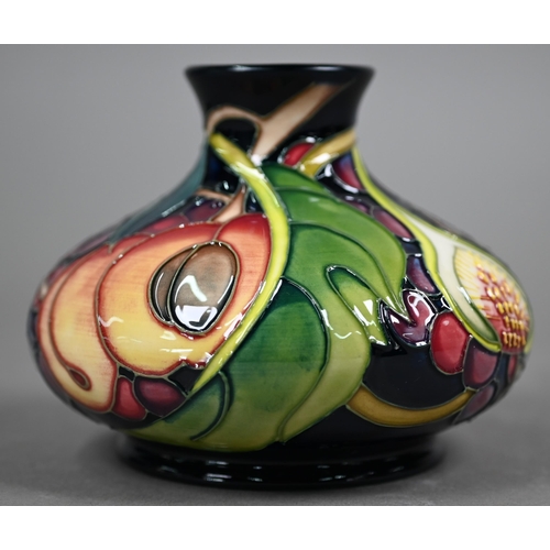 634 - A box Moorcroft 'Queen's Choice' squat vase, 2000 10 cm high x 13 cm diam