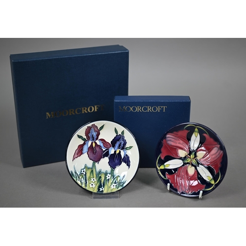 652 - Two boxed Moorcroft, 12 cm dishes, 'Duet' 2004 and a floral design by Emma Bossons (2), 2nd dish in ... 