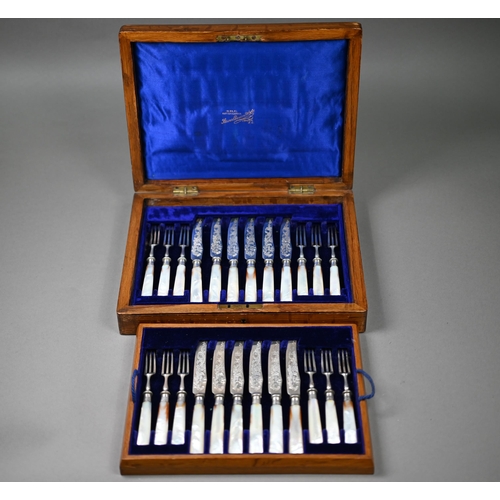 71 - An Edwardian oak-cased set of twelve each silver dessert knives and forks with engraved blades and m... 