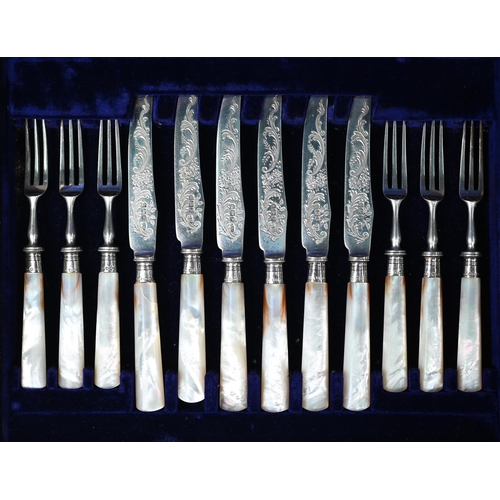 71 - An Edwardian oak-cased set of twelve each silver dessert knives and forks with engraved blades and m... 