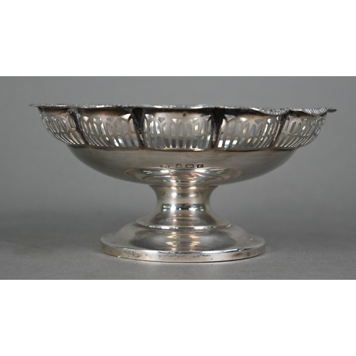 89 - A George III silver old English pattern sauce ladle, London 1815, to/w a small stemmed bonbon dish B... 