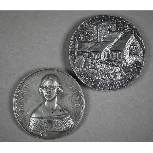 1065 - A silver medal, commemorating the 1988 visit by the Archbishop of Canterbury to St Mary's Church, Be... 