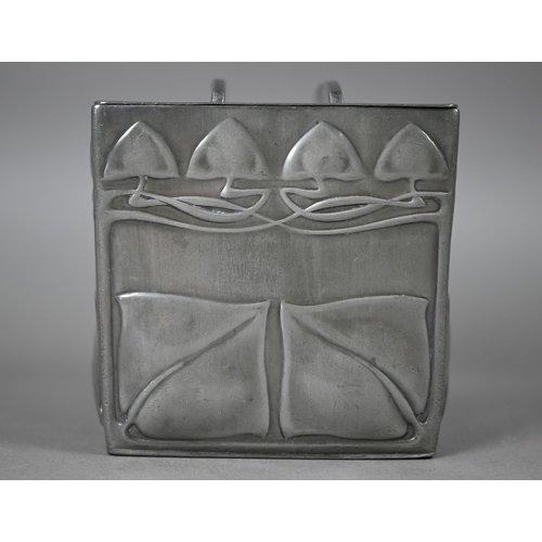 1082 - An Art Nouveau pewter biscuit box and cover of cube form with embossed stylised foliage, in the mann... 