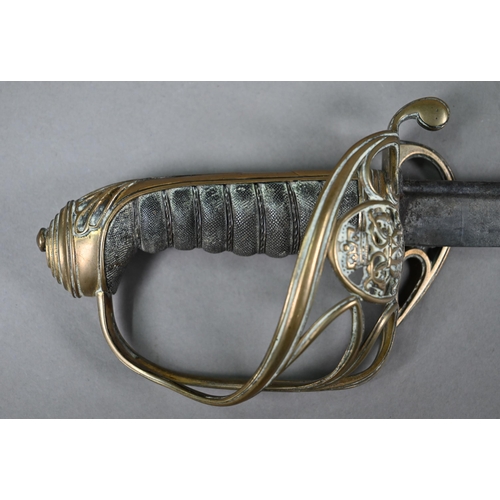 1127 - A George IV 1821 pattern officer's sword, the slightly curved 82 cm blade with pipe back and etched ... 