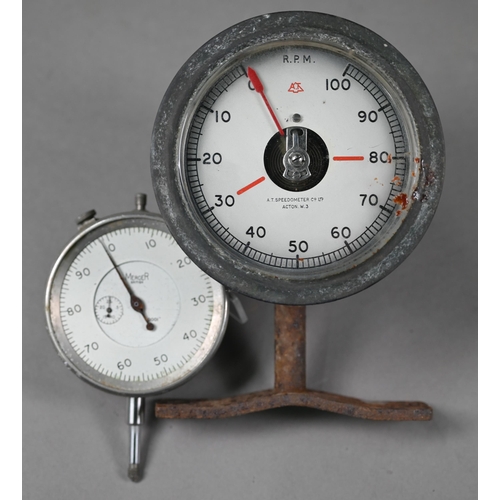 1140 - A vintage A T Speedometer Co Ltd rev counter with a detachable bracket with 8.5 cm silvered dial, to... 