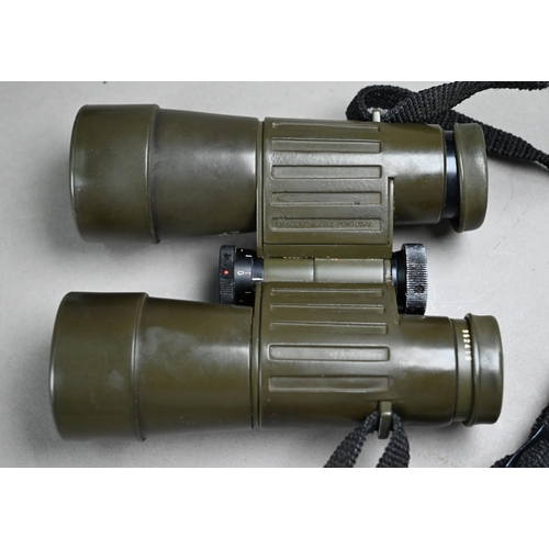 1143 - A pair of Leitz Triovid 8 x 40 binoculars in green, to/w case and 1986 guarantee