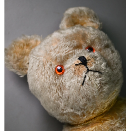 1164 - A large vintage mohair teddy bear with glass eyes and stitched nose, swivelling head and limbs, 80 c... 