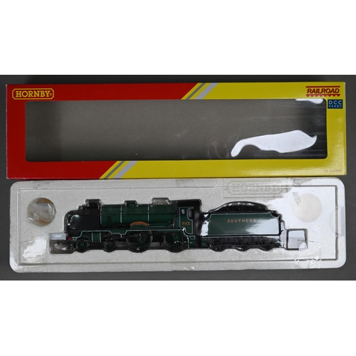 1174 - A boxed Hornby R3333 BR (Early/ 4-4-ZT 'Adams Radial' locomotive, to/w a boxed R372 SR 4-4-0 Schools... 