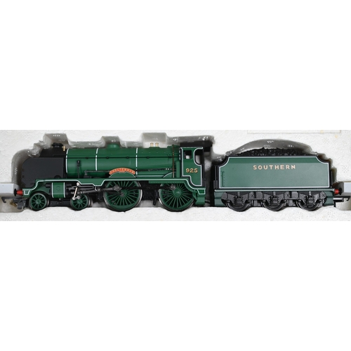 1174 - A boxed Hornby R3333 BR (Early/ 4-4-ZT 'Adams Radial' locomotive, to/w a boxed R372 SR 4-4-0 Schools... 