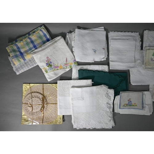 1201 - Box of assorted textiles including embroidered tablewares, doilies, dark green table cloths and vari... 