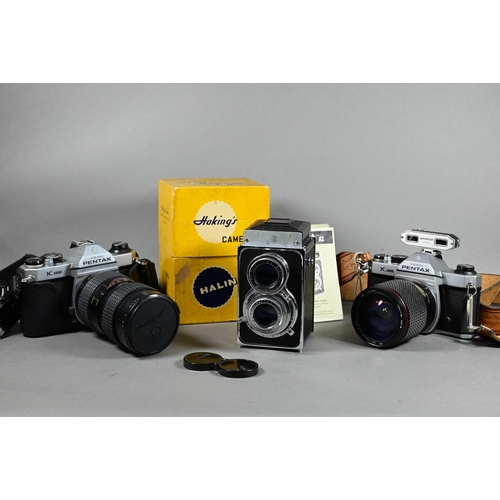 1224 - A boxed Halina AI twin lens reflex camera, to/w two Asahi Pentax K1000 slr cameras with Tokina S2-X ... 