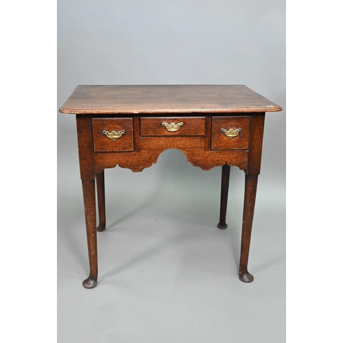 839 - An 18th century oak three drawer side table, raised on turned legs to pad feet, 76 cm w x 51 cm x 71... 