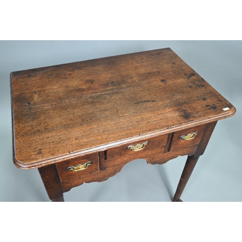 839 - An 18th century oak three drawer side table, raised on turned legs to pad feet, 76 cm w x 51 cm x 71... 