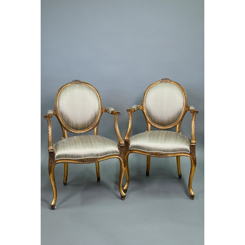 882 - A pair of contemporary French style gilt framed salon chairs (2)