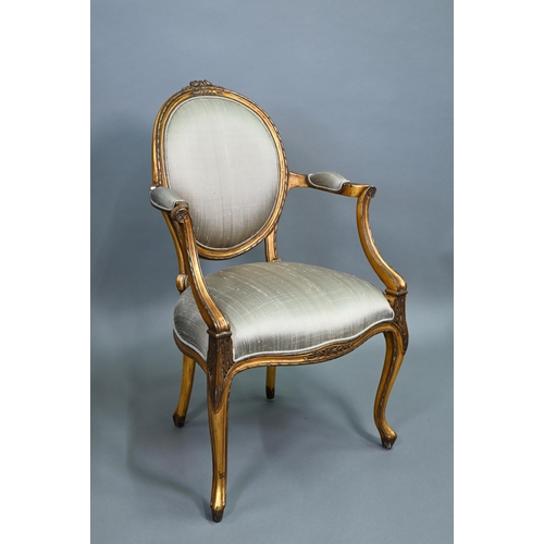 882 - A pair of contemporary French style gilt framed salon chairs (2)