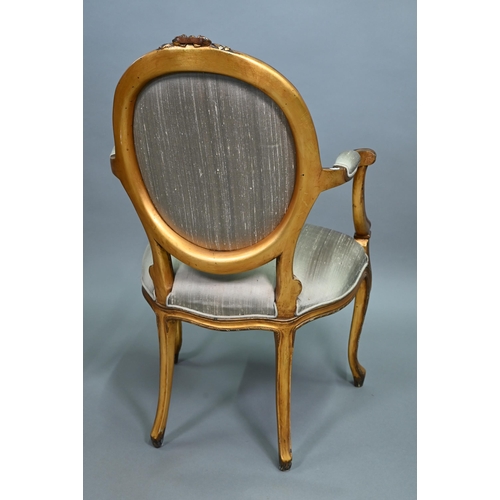 882 - A pair of contemporary French style gilt framed salon chairs (2)