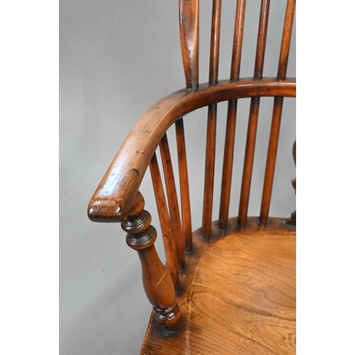 891 - An antique elm seat high splat back Windsor chair, Lincolnshire, with crinoline stretcher