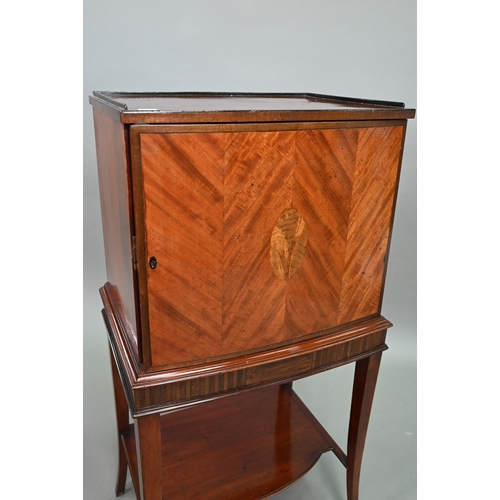 894 - An Edwardian mahogany cellarette / drinks cabinet, of slender bowfront form, the single door enclosi... 