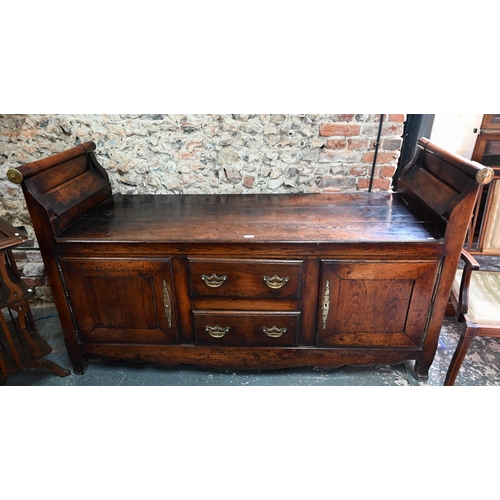 901 - An 18th century oak low dresser / sideboard, of unusual form, the top with raised gallery ends incor... 