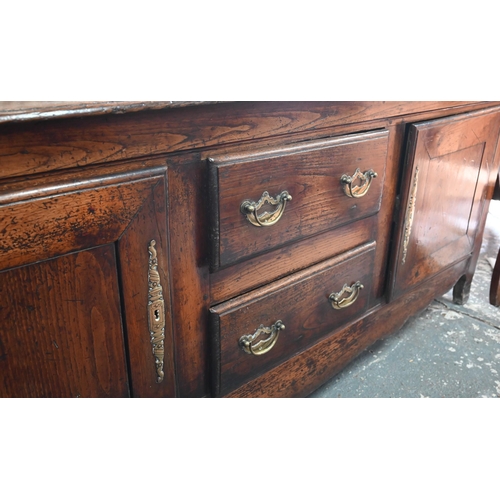 901 - An 18th century oak low dresser / sideboard, of unusual form, the top with raised gallery ends incor... 