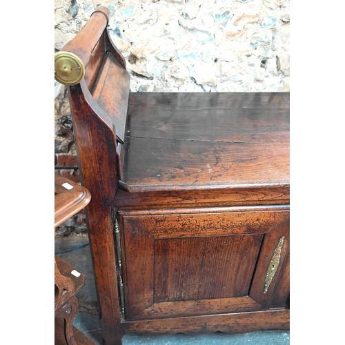 901 - An 18th century oak low dresser / sideboard, of unusual form, the top with raised gallery ends incor... 