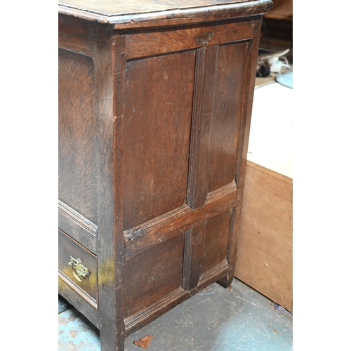 942 - A Georgian oak mule chest, the hinged top with moulded edge over a triple panelled front over two dr... 