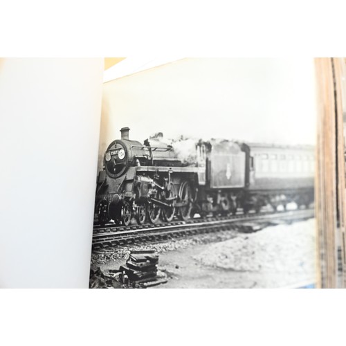 1039 - Railwayana - A collection of approximately 1700 vintage photographs of locomotives, in nine albums, ... 