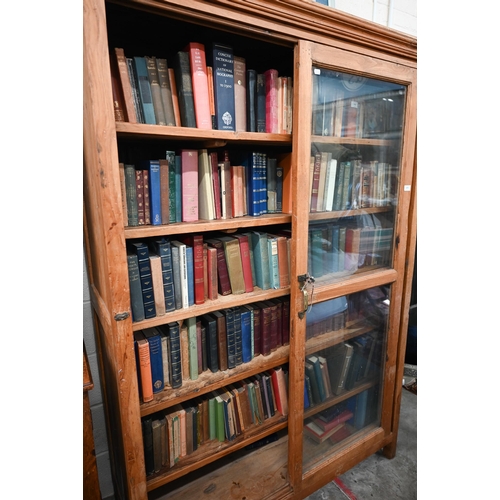 162 - A large quantity of books - literature, poetry, reference etc on six shelves