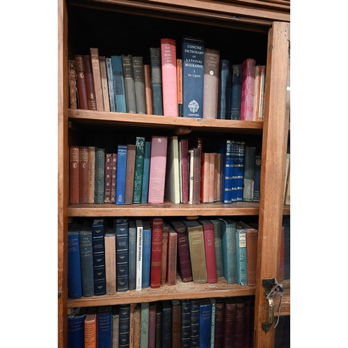 162 - A large quantity of books - literature, poetry, reference etc on six shelves