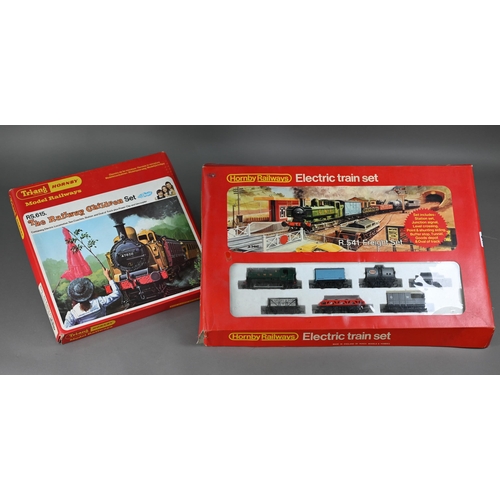 123 - A boxed Hornby 00 gauge RS .615 'The Railway Children' set and a boxed R541 Freight Set, to/w a boxe... 