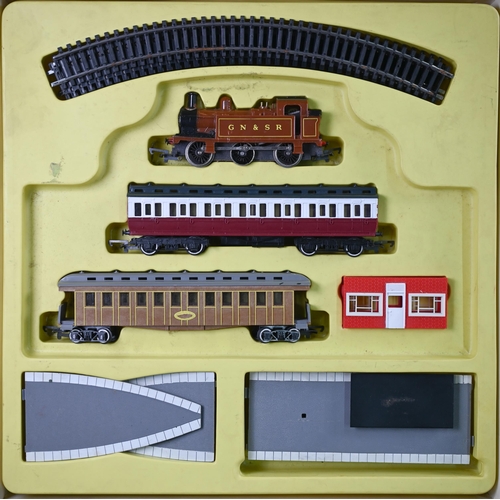 123 - A boxed Hornby 00 gauge RS .615 'The Railway Children' set and a boxed R541 Freight Set, to/w a boxe... 