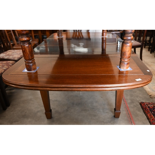 253 - A mahogany draw-leaf extending table on tapering square supports, 195 x 105 x 75 cm high